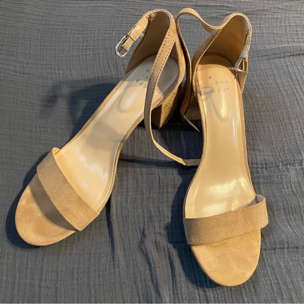 Tan block heel dress shoe